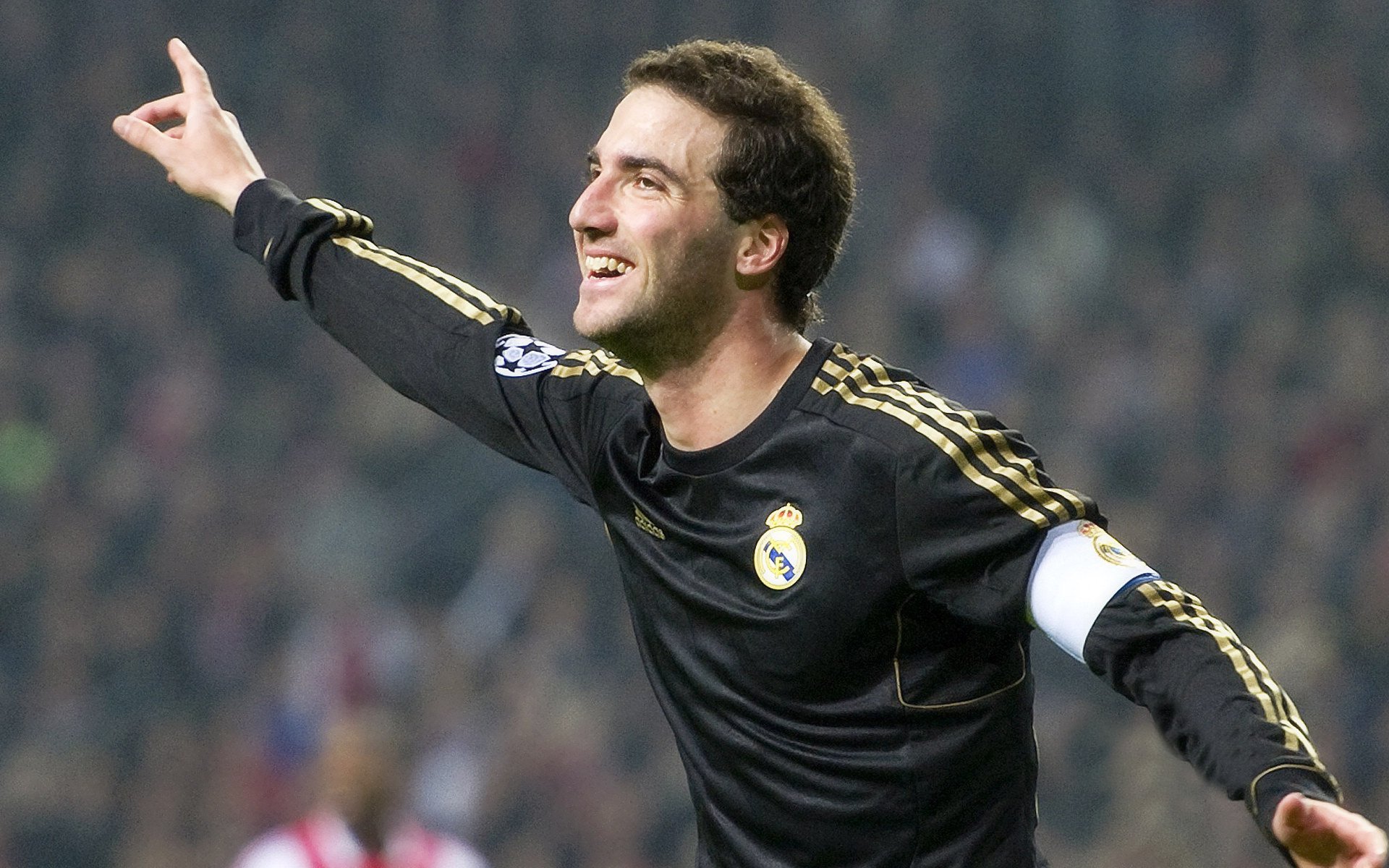 战术调整引爆全场！塔图姆意外战胜阿森纳赛场气氛高涨